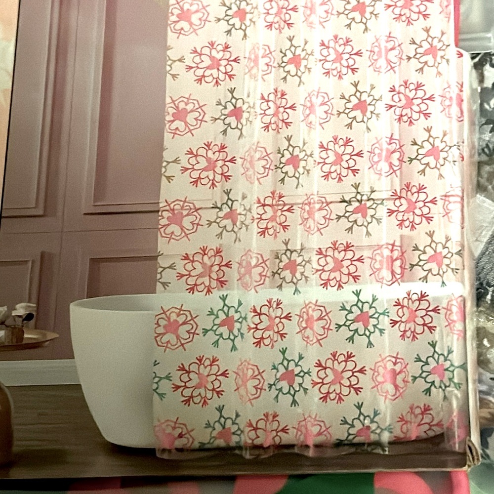 NWT Betsy Johnson SnowFlake Sleigh All Day Shower Curtain.